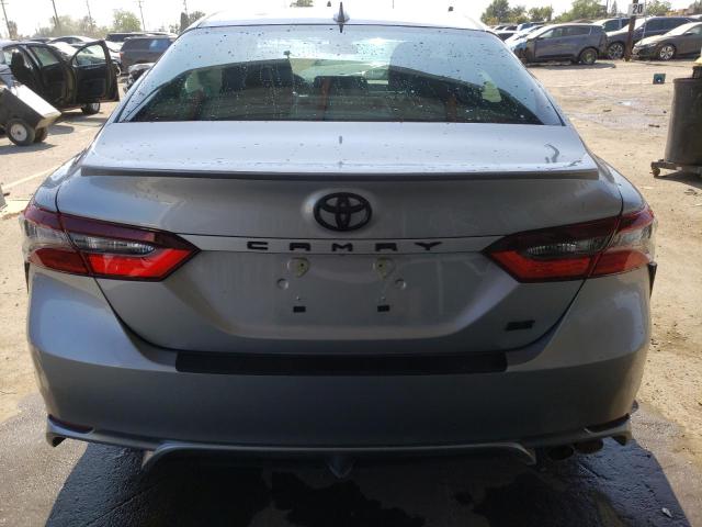 4T1G11AKXPU081394 - 2023 TOYOTA CAMRY SE NIGHT SHADE SILVER photo 6