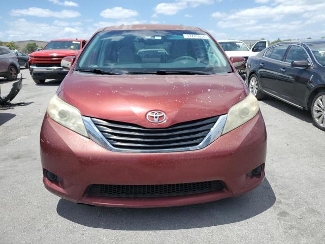 5TDKK3DC3DS313183 - 2013 TOYOTA SIENNA LE RED photo 5