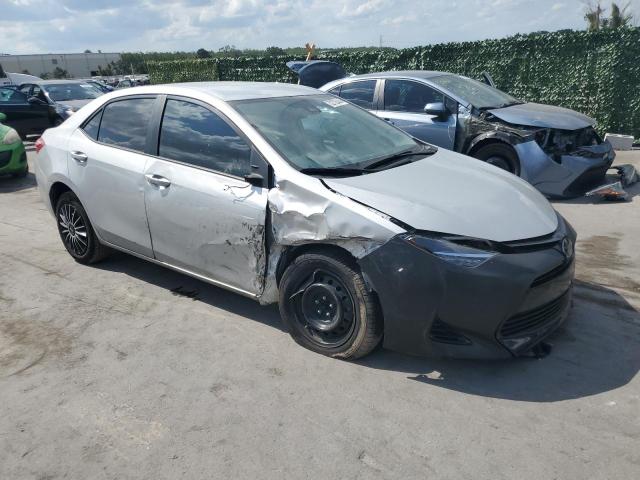 5YFBURHE6JP851292 - 2018 TOYOTA COROLLA L SILVER photo 4