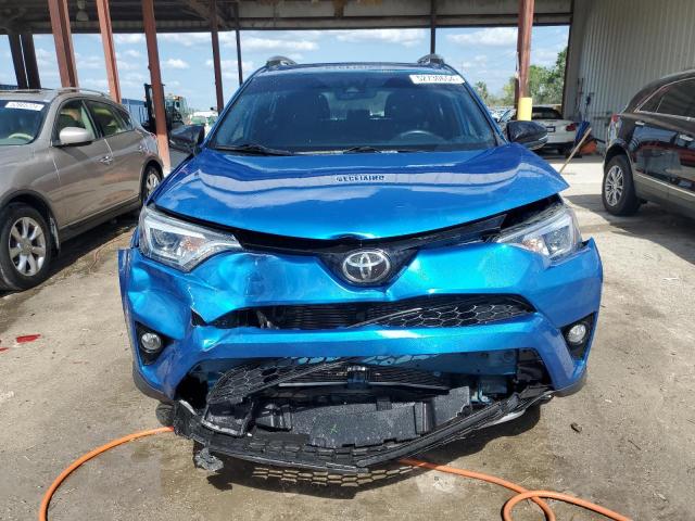 JTMNFREV1JJ156556 - 2018 TOYOTA RAV4 SE BLUE photo 5