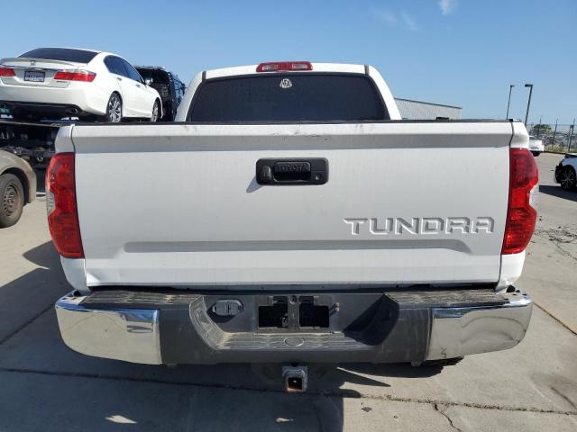 5TFDY5F18HX659521 - 2017 TOYOTA TUNDRA CREWMAX SR5 WHITE photo 6