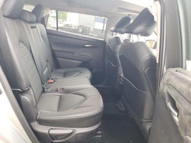 5TDGZRBH1MS114216 - 2021 TOYOTA HIGHLANDER XLE SILVER photo 11