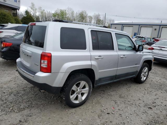 1J4NF4GB6BD165270 - 2011 JEEP PATRIOT LATITUDE SILVER photo 3