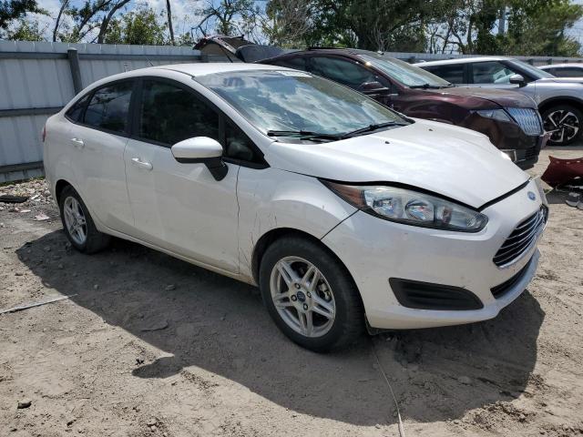 3FADP4BJ3HM161578 - 2017 FORD FIESTA SE WHITE photo 4