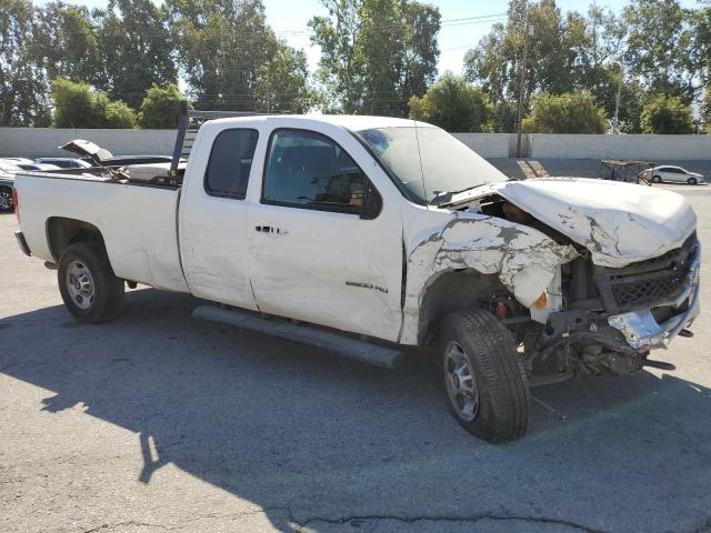 1GC2CVCG2BZ437227 - 2011 CHEVROLET SILVERADO C2500 HEAVY DUTY WHITE photo 4