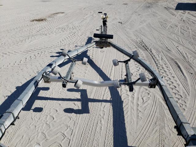 1W781181X11002063 - 2001 UTILITY TRAILER SILVER photo 5