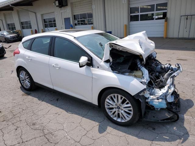 1FADP3N24HL239897 - 2017 FORD FOCUS TITANIUM WHITE photo 4