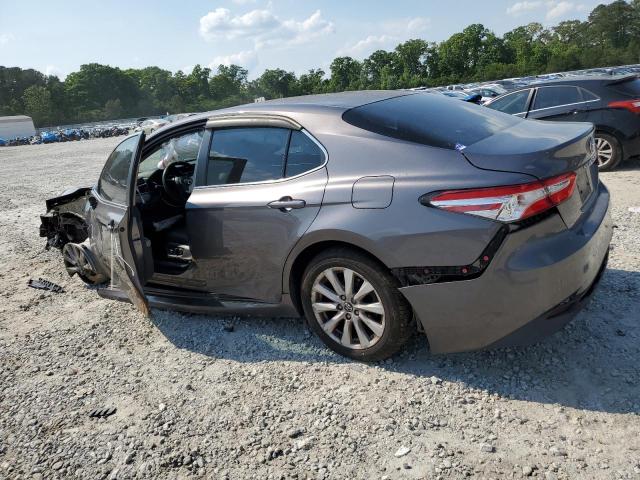 4T1B11HK1JU659776 - 2018 TOYOTA CAMRY L GRAY photo 2