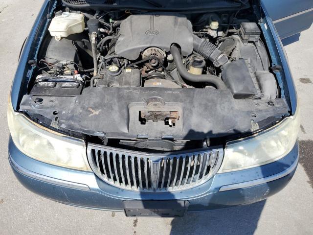 1LNHM81W82Y639350 - 2002 LINCOLN TOWN CAR EXECUTIVE Blau Foto 11