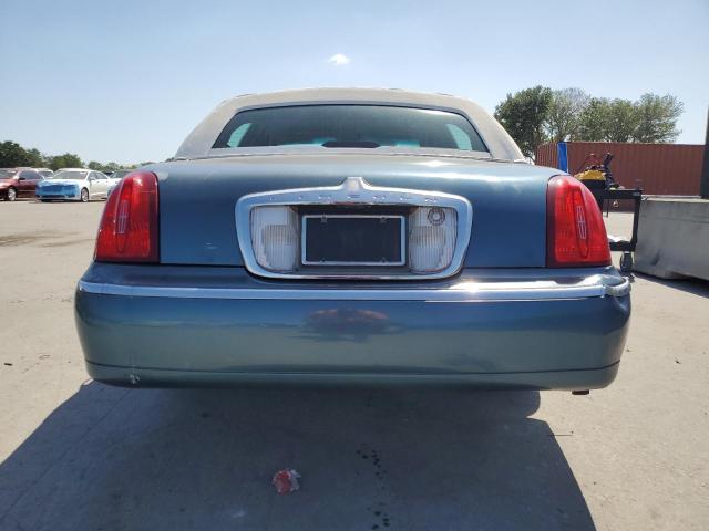 1LNHM81W82Y639350 - 2002 LINCOLN TOWN CAR EXECUTIVE Blau Foto 6