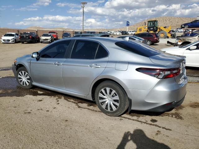 4T1C31AK9NU596263 - 2022 TOYOTA CAMRY LE SILVER photo 2