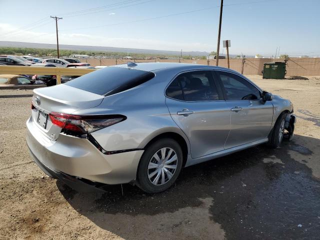 4T1C31AK9NU596263 - 2022 TOYOTA CAMRY LE SILVER photo 3