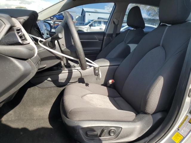 4T1C31AK9NU596263 - 2022 TOYOTA CAMRY LE SILVER photo 7