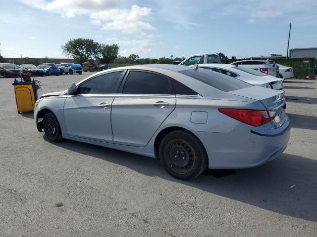 5NPEB4AC2DH603850 - 2013 HYUNDAI SONATA GLS SILVER photo 2