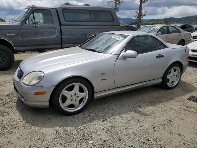 WDBKK47F5XF136473 - 1999 MERCEDES-BENZ SLK 230 KOMPRESSOR SILVER photo 1