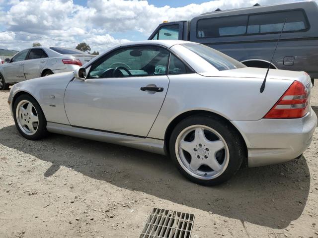 WDBKK47F5XF136473 - 1999 MERCEDES-BENZ SLK 230 KOMPRESSOR SILVER photo 2