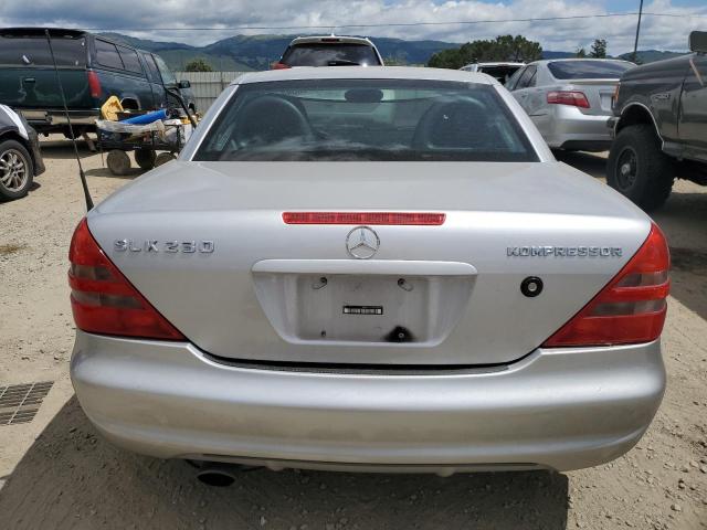 WDBKK47F5XF136473 - 1999 MERCEDES-BENZ SLK 230 KOMPRESSOR SILVER photo 6