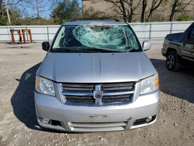 2D4RN5D15AR379340 - 2010 DODGE GRAND CARA SXT SILVER photo 5