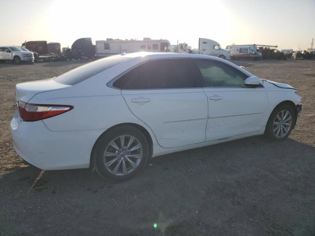 4T1BF1FK8FU979964 - 2015 TOYOTA CAMRY LE WHITE photo 3