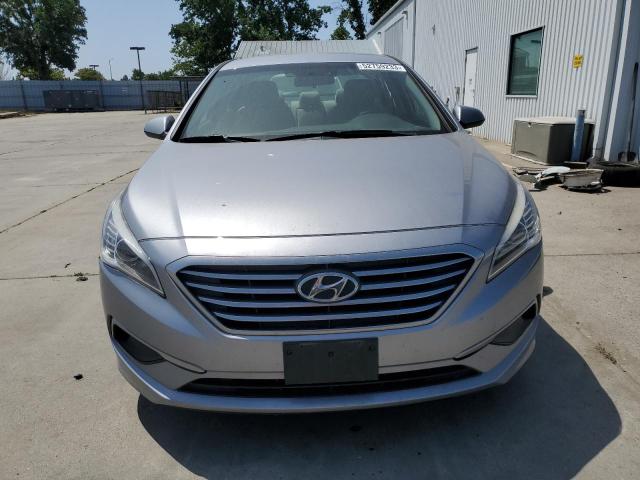 5NPE24AF6HH491120 - 2017 HYUNDAI SONATA SE SILVER photo 5