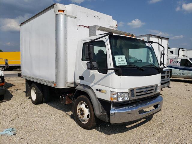 3FRLL45ZX8V087480 - 2008 FORD LOW CAB FO LCF450 WHITE photo 4