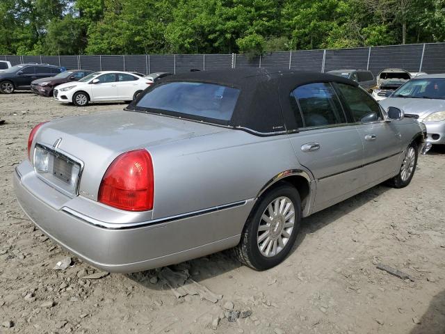1LNHM81W33Y658857 - 2003 LINCOLN TOWN CAR EXECUTIVE SILVER photo 3