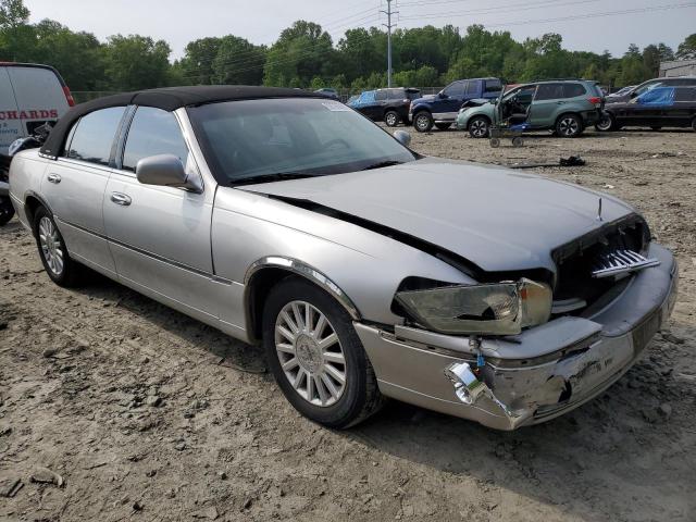 1LNHM81W33Y658857 - 2003 LINCOLN TOWN CAR EXECUTIVE SILVER photo 4