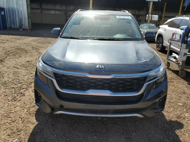 KNDEUCAA8M7093110 - 2021 KIA SELTOS S GRAY photo 5