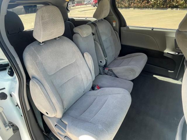 5TDKK3DC3FS547083 - 2015 TOYOTA SIENNA LE 白色 照片 6