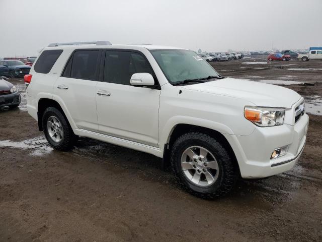 JTEZU5JR0D5063867 - 2013 TOYOTA 4RUNNER SR5 WHITE photo 4