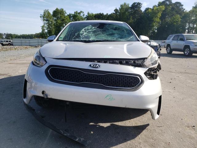 KNDCB3LC3H5081119 - 2017 KIA NIRO FE SILVER photo 5