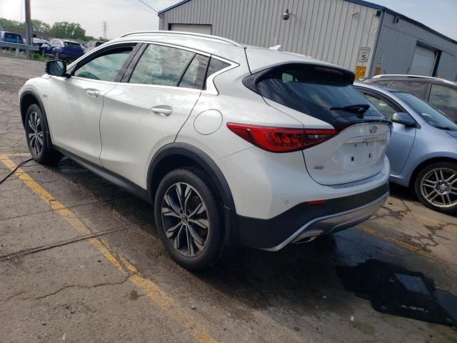 SJKCH5CR3JA003156 - 2018 INFINITI QX30 BASE PURE WHITE photo 2