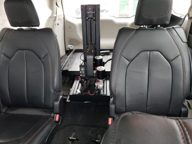 2C4RC1BG2JR127984 - 2018 CHRYSLER PACIFICA TOURING L GRAY photo 10