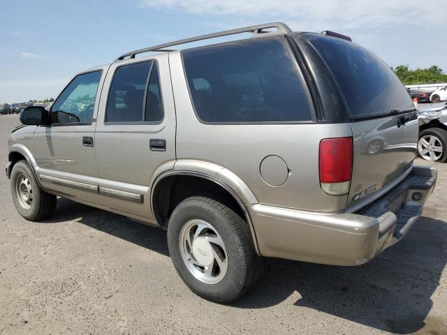 1GNDT13WX1K257386 - 2001 CHEVROLET BLAZER TAN photo 2