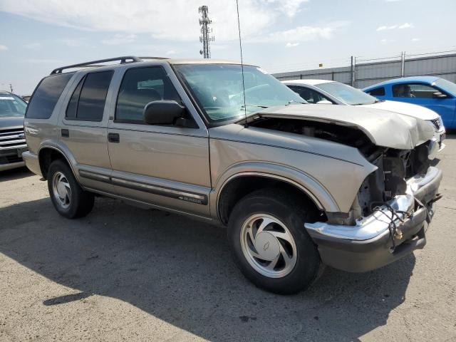 1GNDT13WX1K257386 - 2001 CHEVROLET BLAZER TAN photo 4