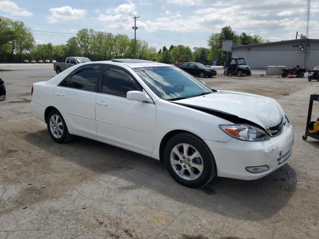 JTDBE32K040266196 - 2004 TOYOTA CAMRY LE WHITE photo 4