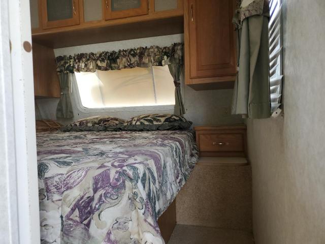 4YDT2592821205794 - 2002 KEYSTONE SPRINTER WHITE photo 5