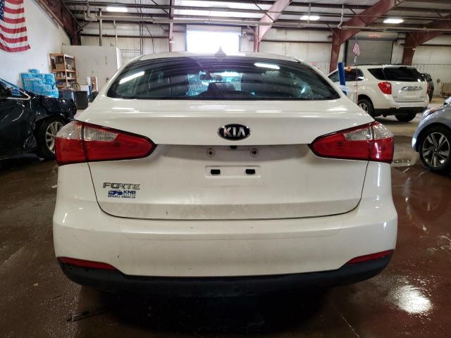 KNAFX4A62G5555011 - 2016 KIA FORTE LX WHITE photo 6