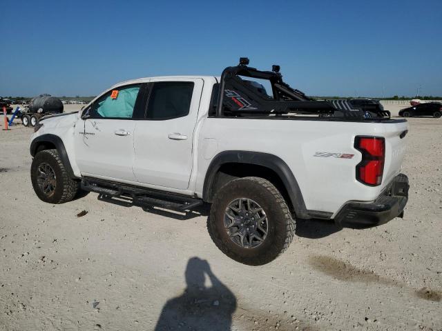 1GCPTFEKXR1111908 - 2024 CHEVROLET COLORADO ZR2 WHITE photo 2