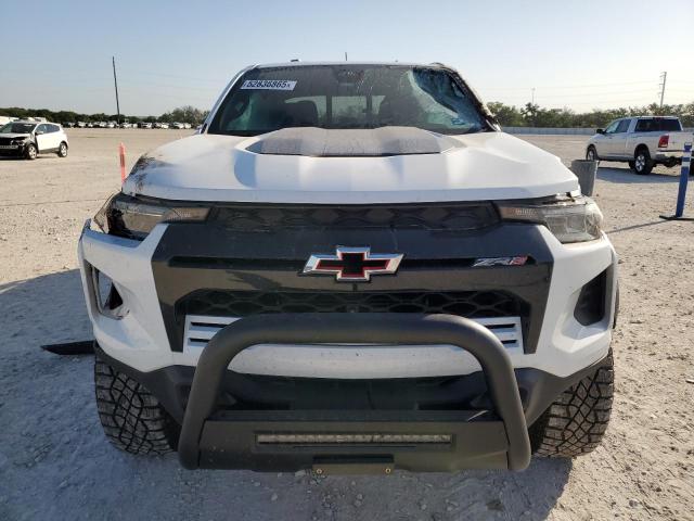 1GCPTFEKXR1111908 - 2024 CHEVROLET COLORADO ZR2 WHITE photo 5
