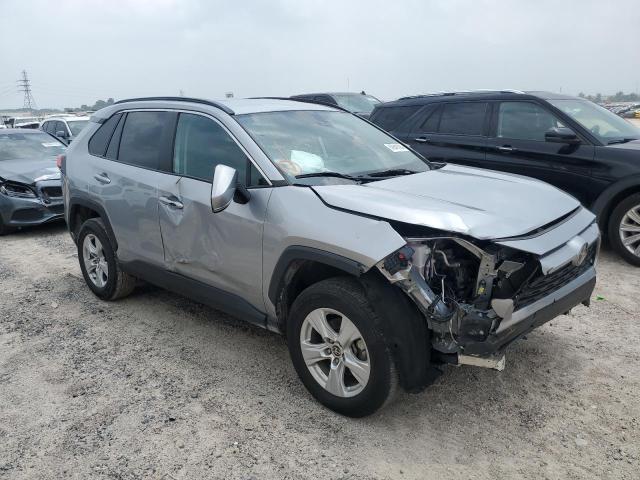 2T3W1RFV7MC138801 - 2021 TOYOTA RAV4 XLE SILVER photo 4