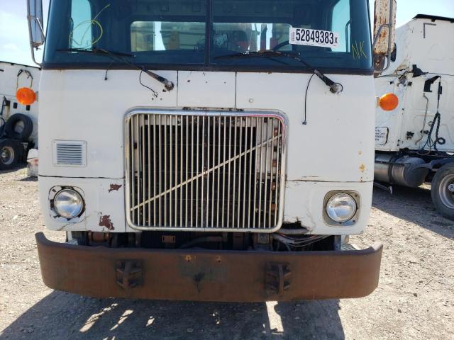 4V2DCFMD1JN604781 - 1988 WHITE/GMC XPEDITOR WX WHITE photo 9