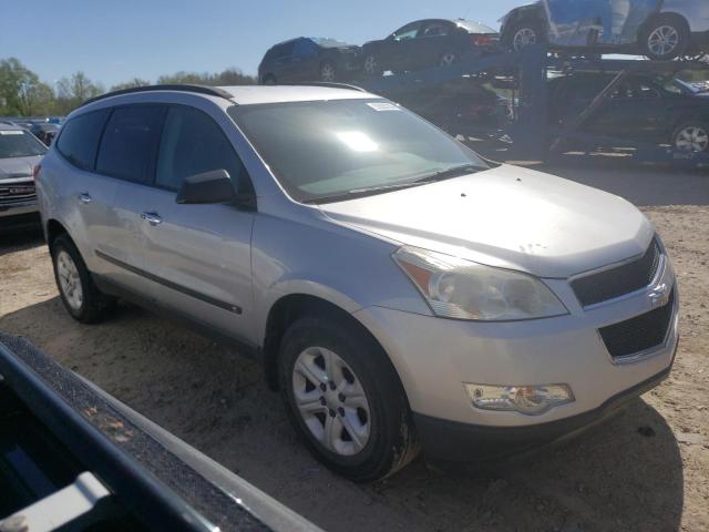 1GNEV13D09S137458 - 2009 CHEVROLET TRAVERSE LS SILVER photo 4