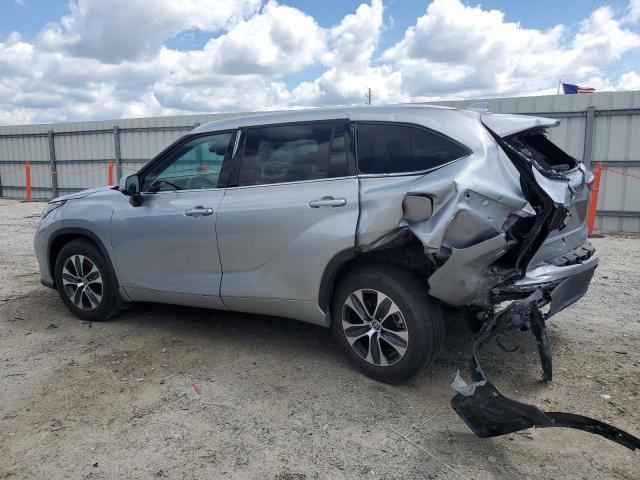 5TDGZRBH1MS125118 - 2021 TOYOTA HIGHLANDER XLE SILVER photo 2
