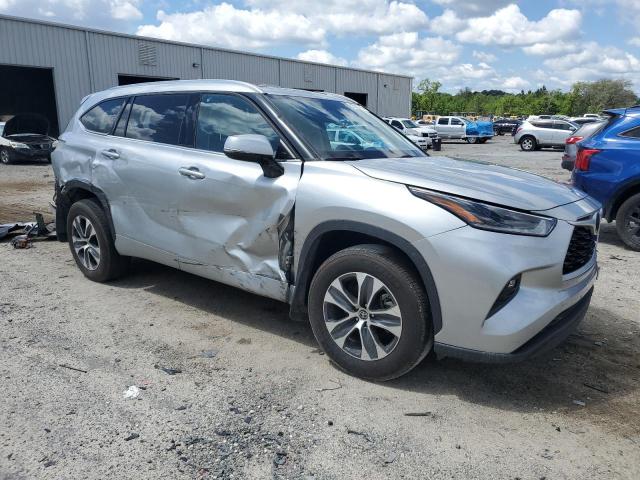 5TDGZRBH1MS125118 - 2021 TOYOTA HIGHLANDER XLE SILVER photo 4