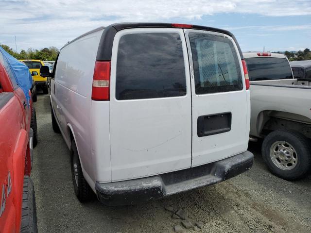 1GTGG25C581111075 - 2008 GMC SAVANA G2500 WHITE photo 2