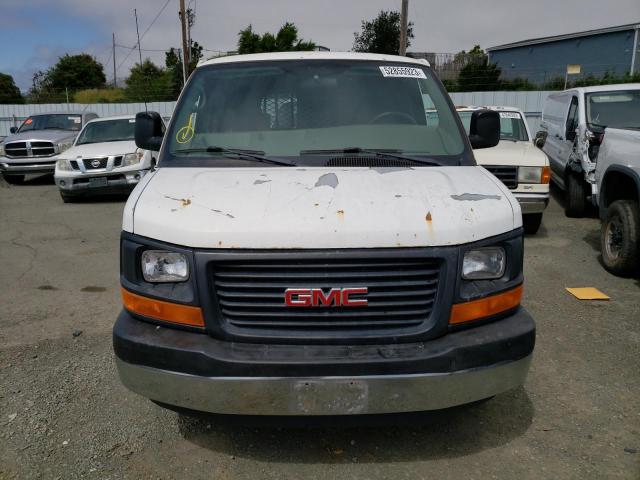 1GTGG25C581111075 - 2008 GMC SAVANA G2500 WHITE photo 5