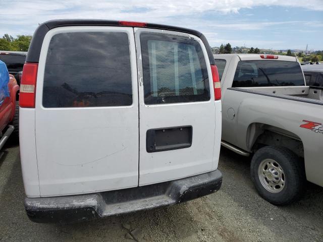 1GTGG25C581111075 - 2008 GMC SAVANA G2500 WHITE photo 6