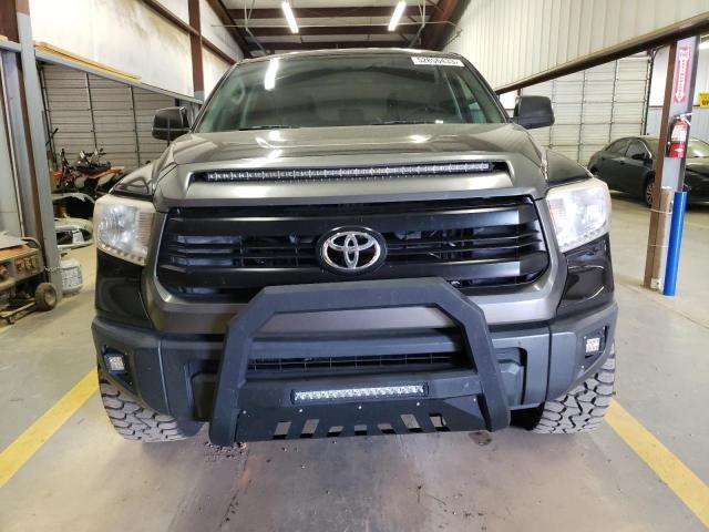 5TFRW5F12HX220357 - 2017 TOYOTA TUNDRA DOUBLE CAB SR/SR5 BLACK photo 5
