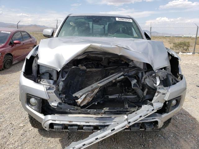 5TFSZ5AN9JX144693 - 2018 TOYOTA TACOMA ACCESS CAB ვერცხლისფერი ფოტო 5